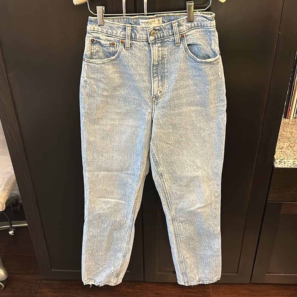 Abercrombie & Fitch The ‘90s Straight Ultra High Rise